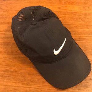 Black Nike hat